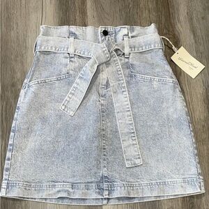 NWT women’s Universal Thread denim skirt high waist belted stonewashed skirt